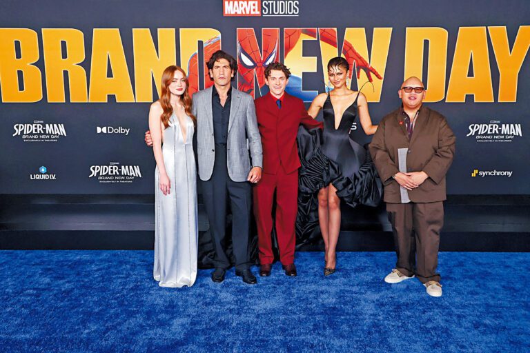 （左起）Sadie、Jon、湯姆、Zendaya及Jacob昨亮相《蜘蛛俠4》洛杉磯首映。