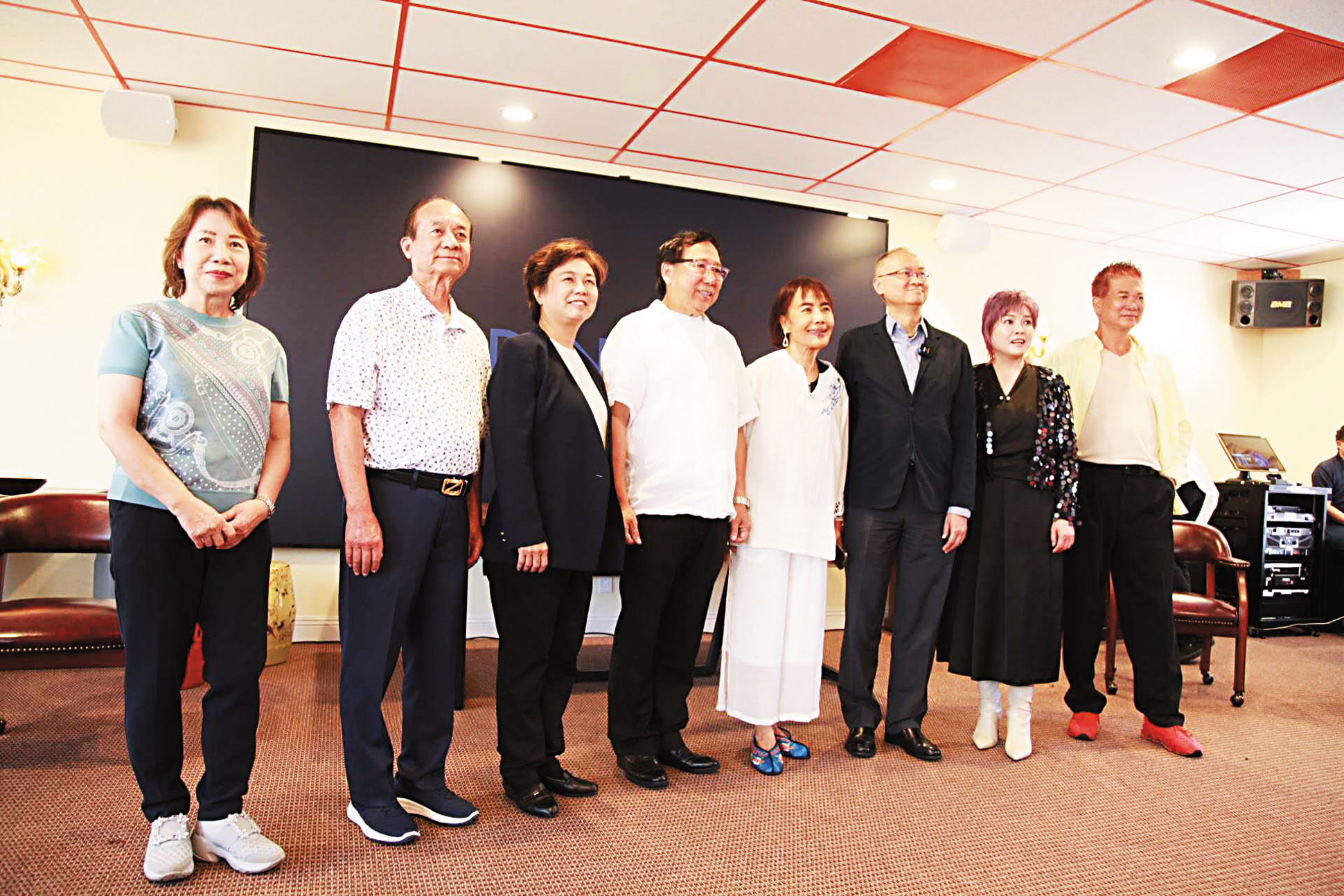柔斯密市議員勞朱嘉儀(左3)、蒙市前市長黃維剛(左2)、莊佩源(左4)與嘉賓出席支持。主辦方提供