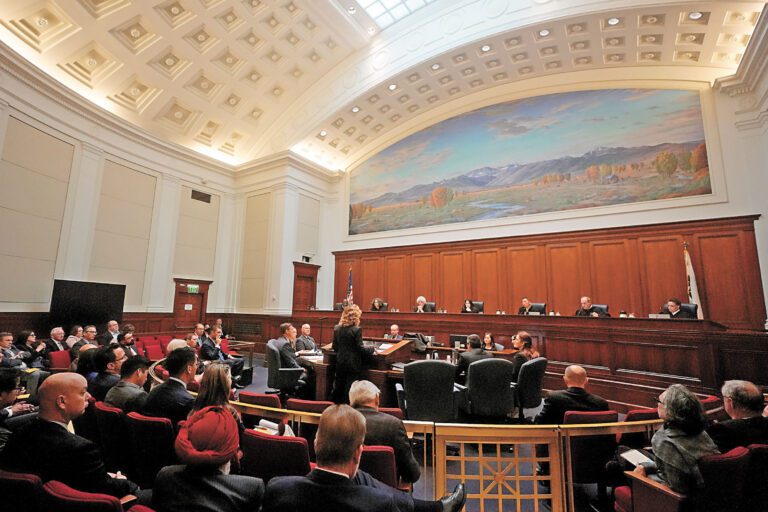州最高法院對縣級公務員退休金一案做出裁決。美聯社資料圖片