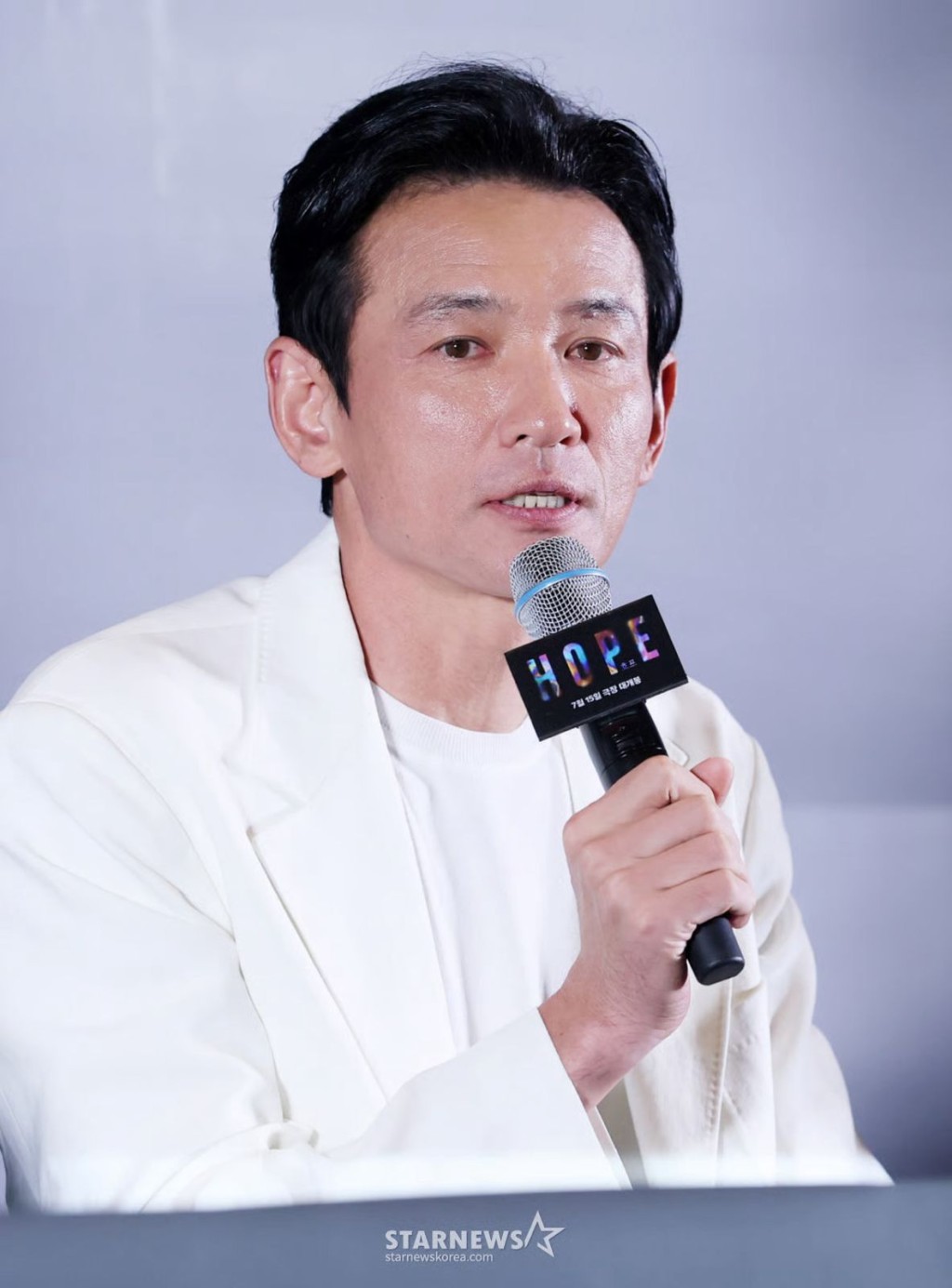 黃晸珉今日嚴正否認外遇指控，並表示爆料者其實是對其進行騷擾的跟蹤狂。