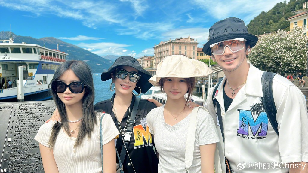 鍾麗緹夫婦不時帶著兩名女兒到處遊玩。