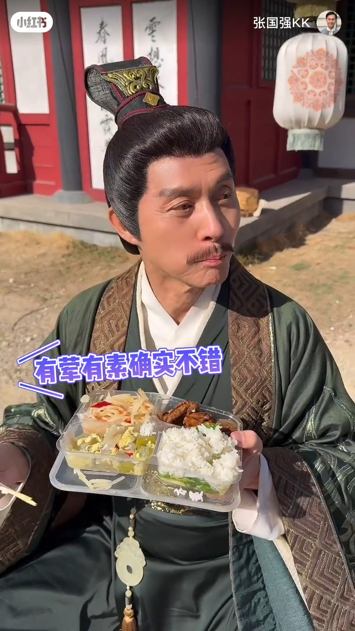 他表示飯盒有肉有菜,已經算不錯。