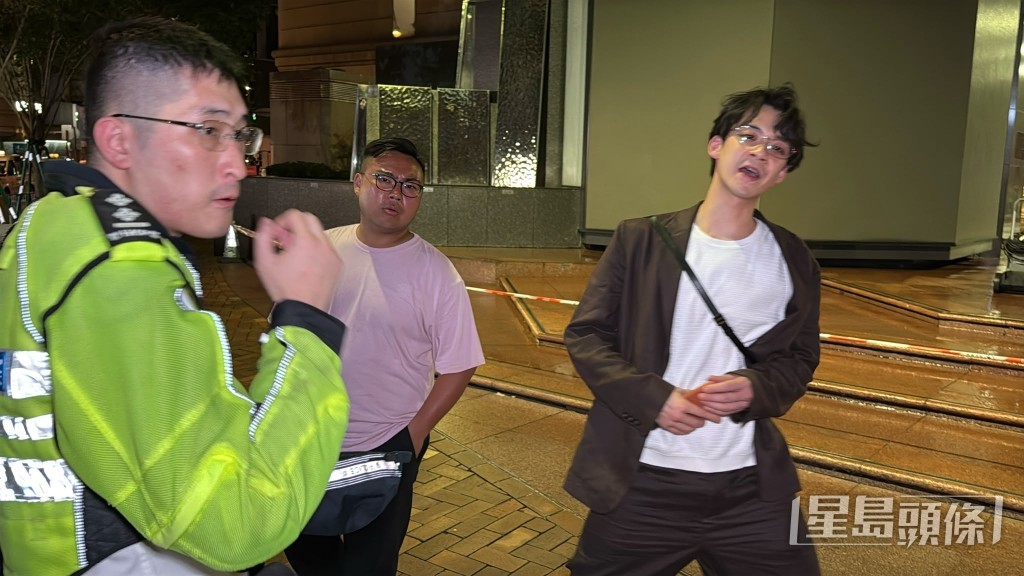 余德丞(右)當時是私家車上的乘客,事後自行離開。