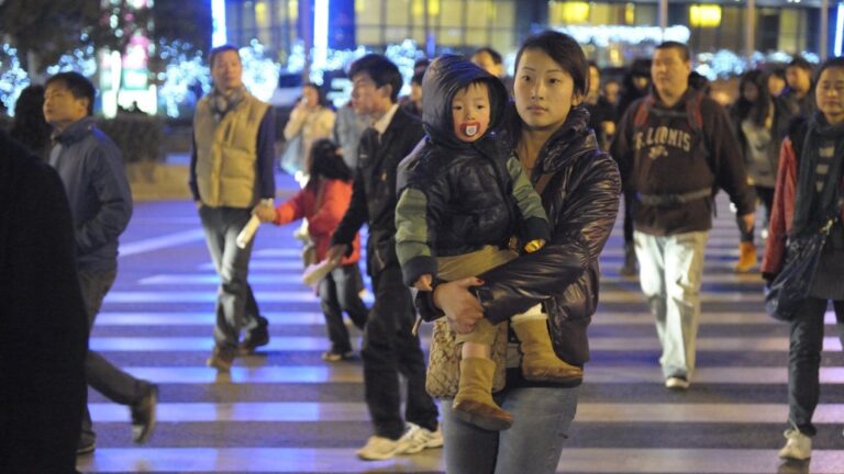 保姆因不育拐走僱主男嬰潛逃35年 法院以拐騙兒童罪判囚3年
