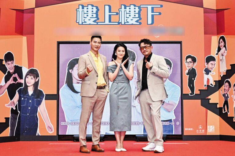 翁家明（左起）、顏曉筠、柯叔元主演的《樓上樓下》開播。中央社