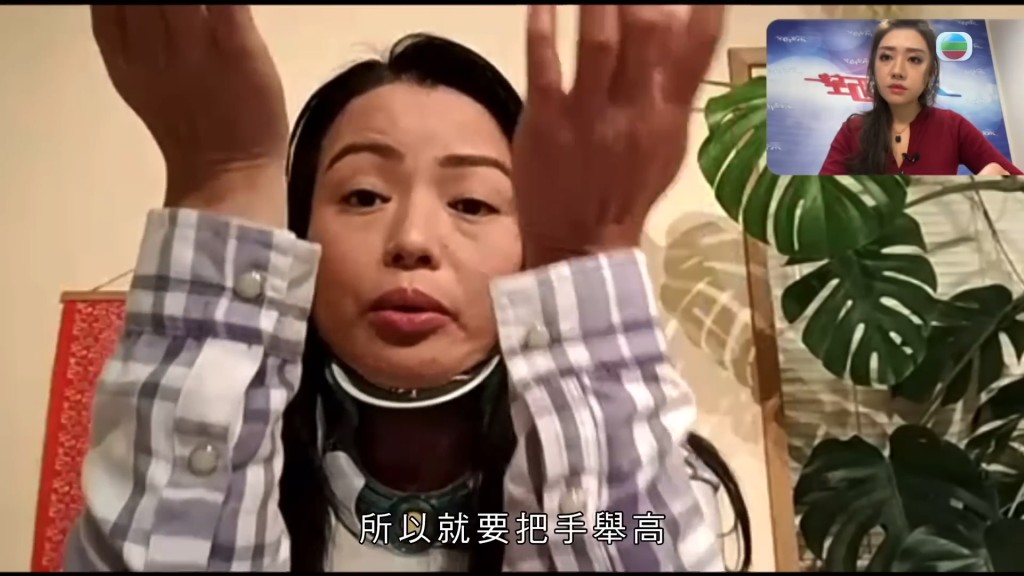 陳秀茹的雙手無法自如舉高。