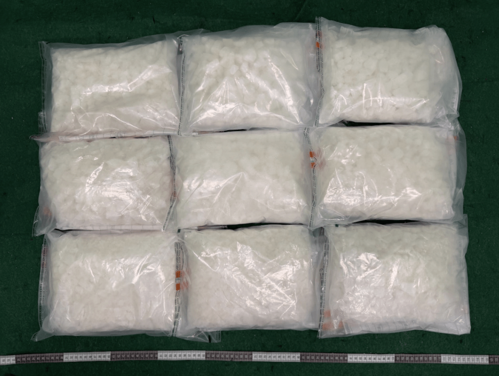 香港海關機場一日連破兩宗入境毒品案 檢790萬元K仔大麻花拘兩旅客
