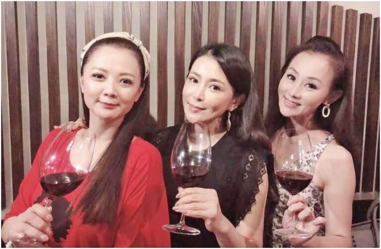 高欣欣(左)、德馨(中)、兵家綺(右)是好閨密。網上圖片