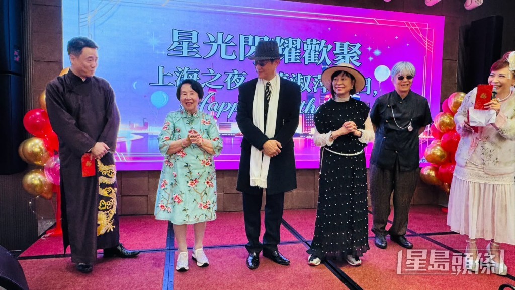 最佳服裝獎由冬嬸(吳君如母親)奪冠,鄧英敏獲亞軍,老虎姐得季軍。