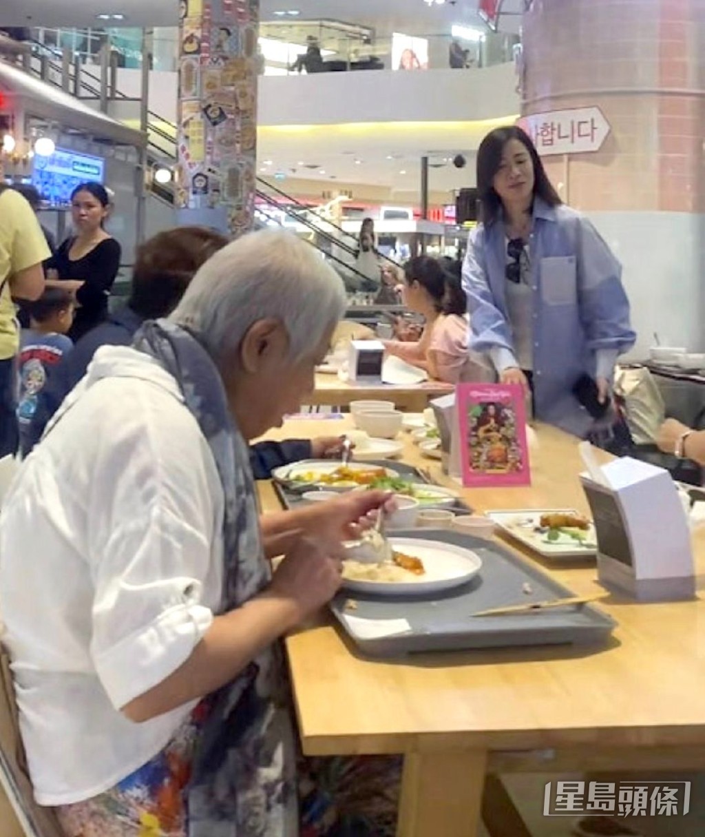 佘詩曼曾帶媽媽到泰國體驗「掃街」美食。