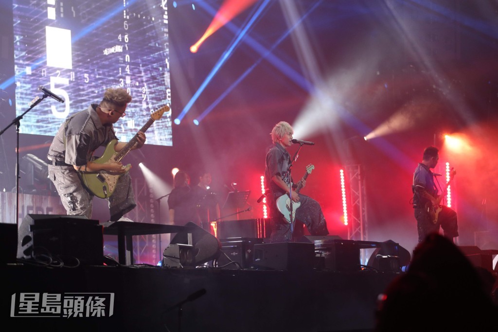 與好友進行兩個月的巡迴演出，是ToNick的夢想。
