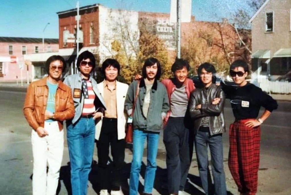 周啟生年輕時曾跟隨許冠傑到外地巡迴演出。