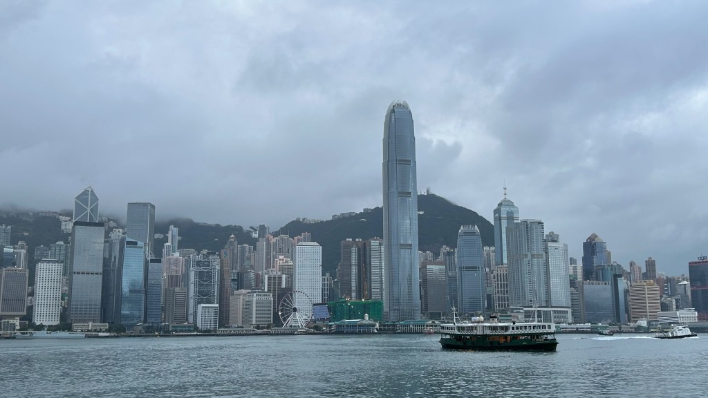 天文台預測本港今日有驟雨及狂風雷暴 最高氣溫約28度