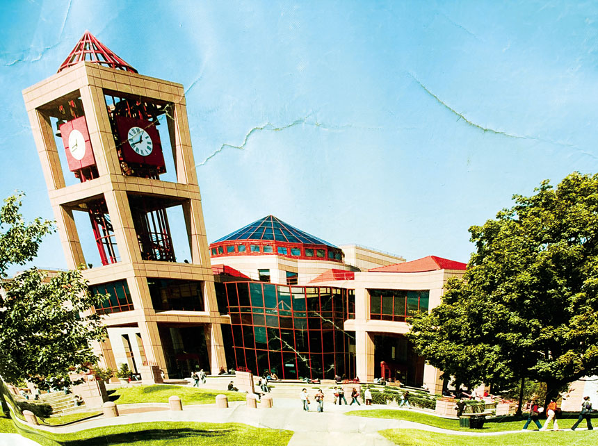 紐約市立大學系統的教職員工與專業人員工會擔牌示威,抗議市大財政預算削減皇后學院經費,嚴重影響教學 質素和招生人數。