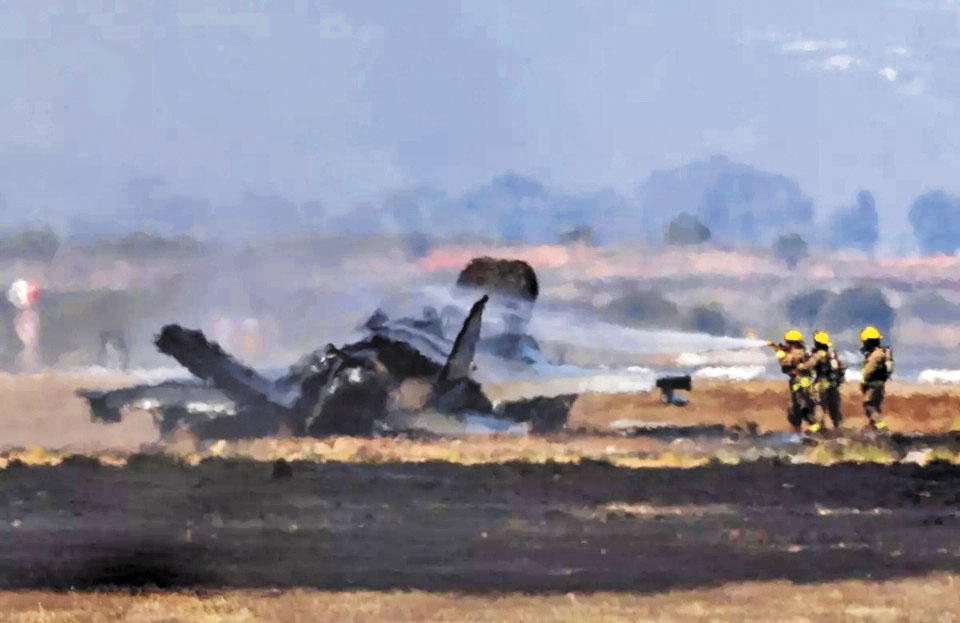 一架F-35戰機31日在聖地牙哥米拉馬爾空軍基地墜毀。美聯社