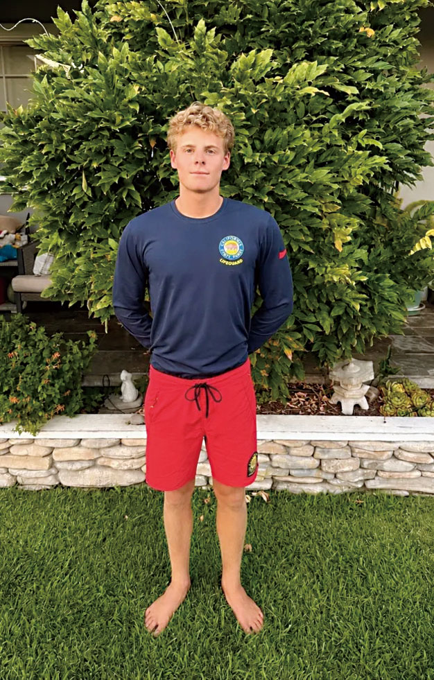 16歲新手救生員威廉斯（Ryder Williams）日前在巨浪中救出一名10歲男童。加州州立公園局
