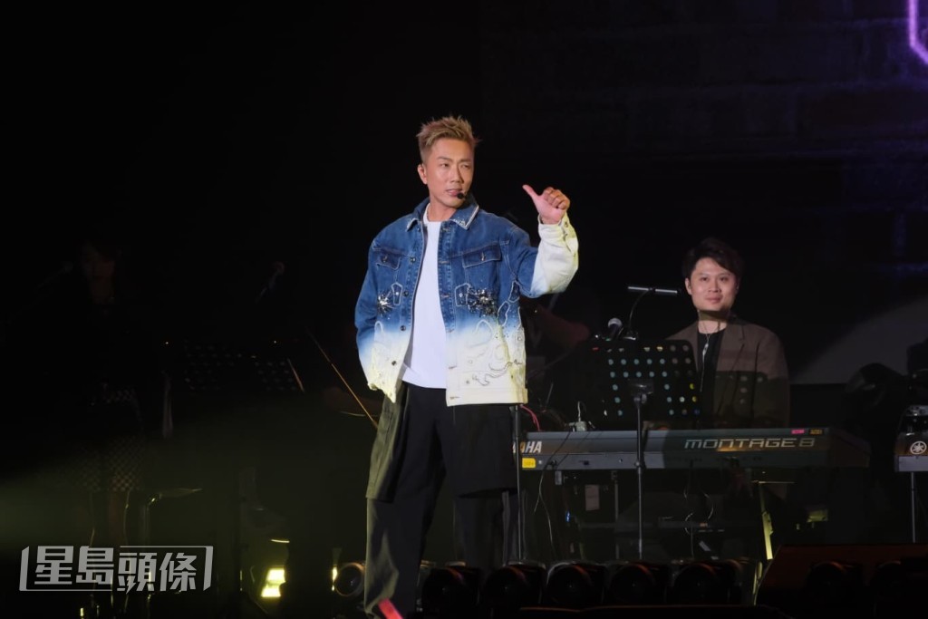 劉浩龍演唱會開場,先後送上《師兄急轉彎》與《師兄》兩首快歌,瞬間炒熱全場。