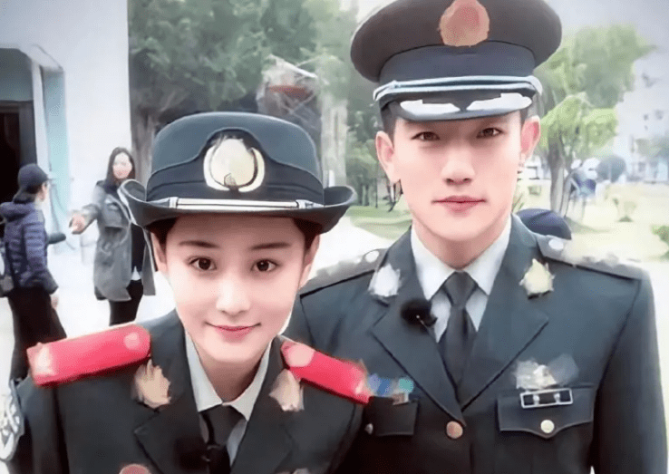 張馨予嫁給何捷後,獲得了「最美軍嫂」的稱號。