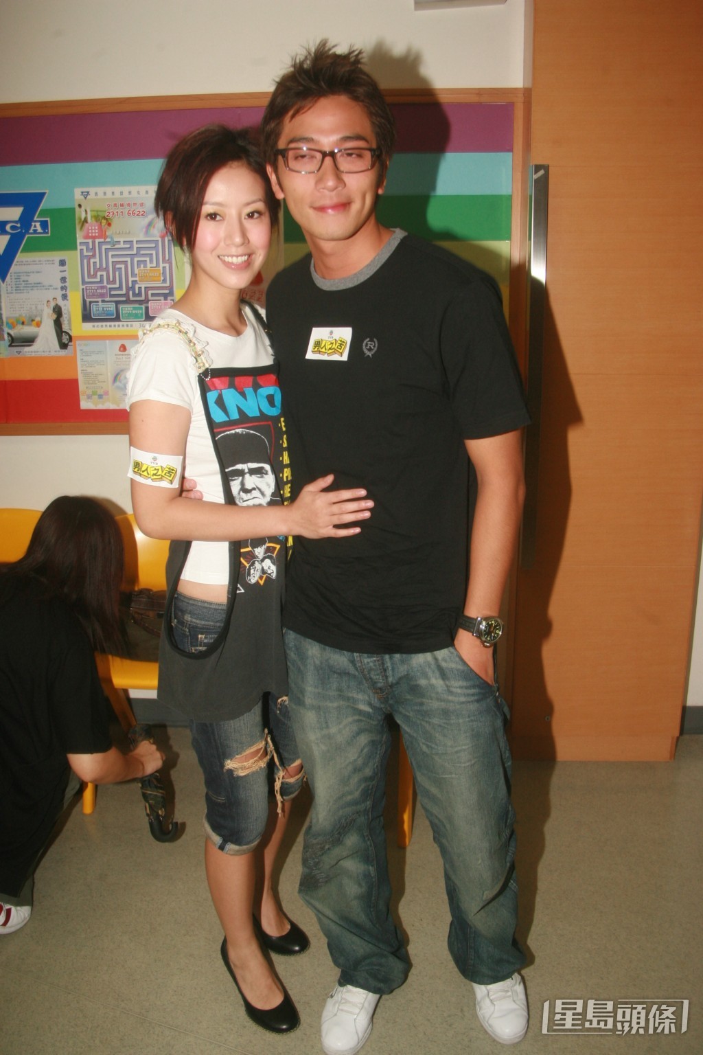 吳卓羲曾與當時已婚的梁靖琪傳出緋聞,有指此為女方婚變的導火線之一。