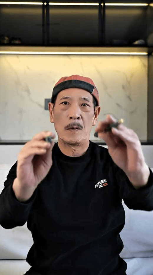 鍾發身形與樣貌都保養得非常好。