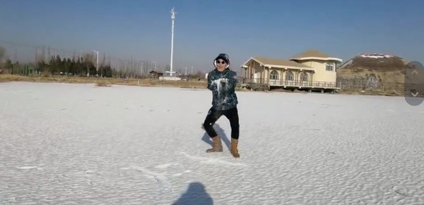 鍾發不時到世界各地旅遊。