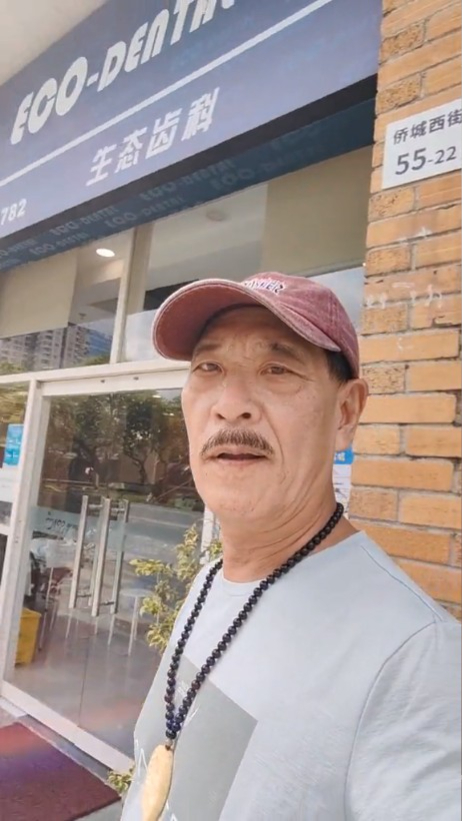 72歲的鍾發狀態極佳,被網友稱讚越老越有型。