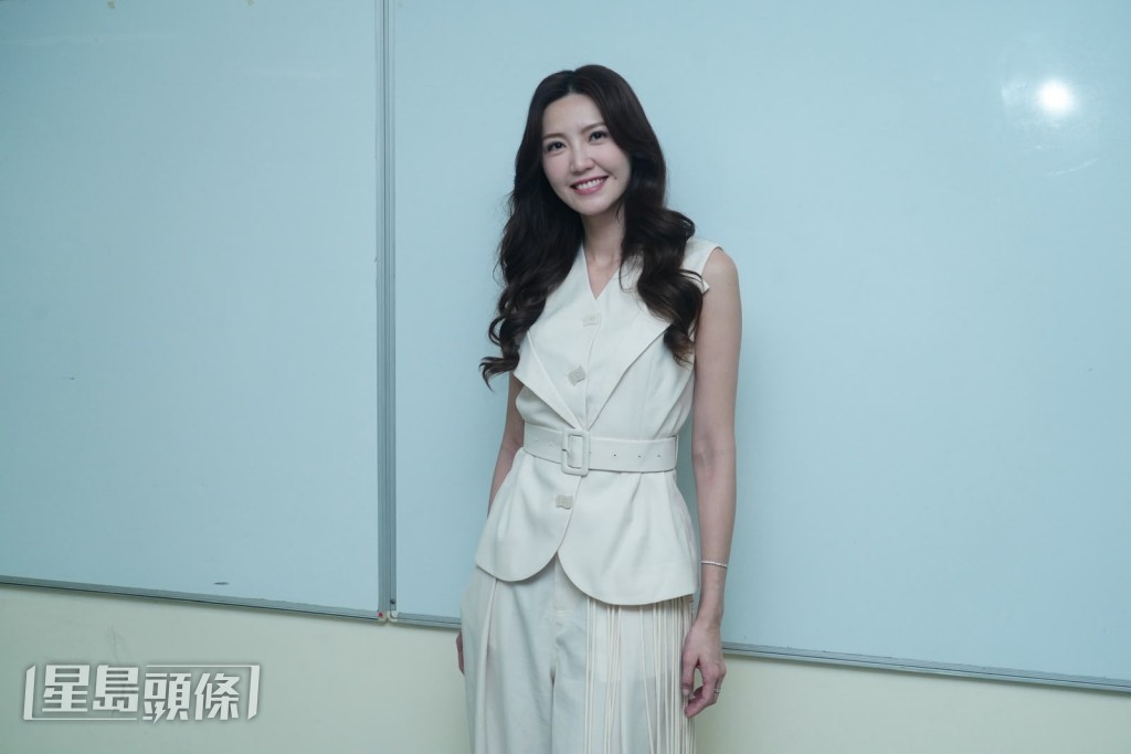 被問到主題曲演唱者,吳若希繼續封口,賣個關子。