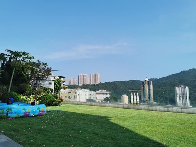 花園空間寬敞,甚至夠位置踢足球。