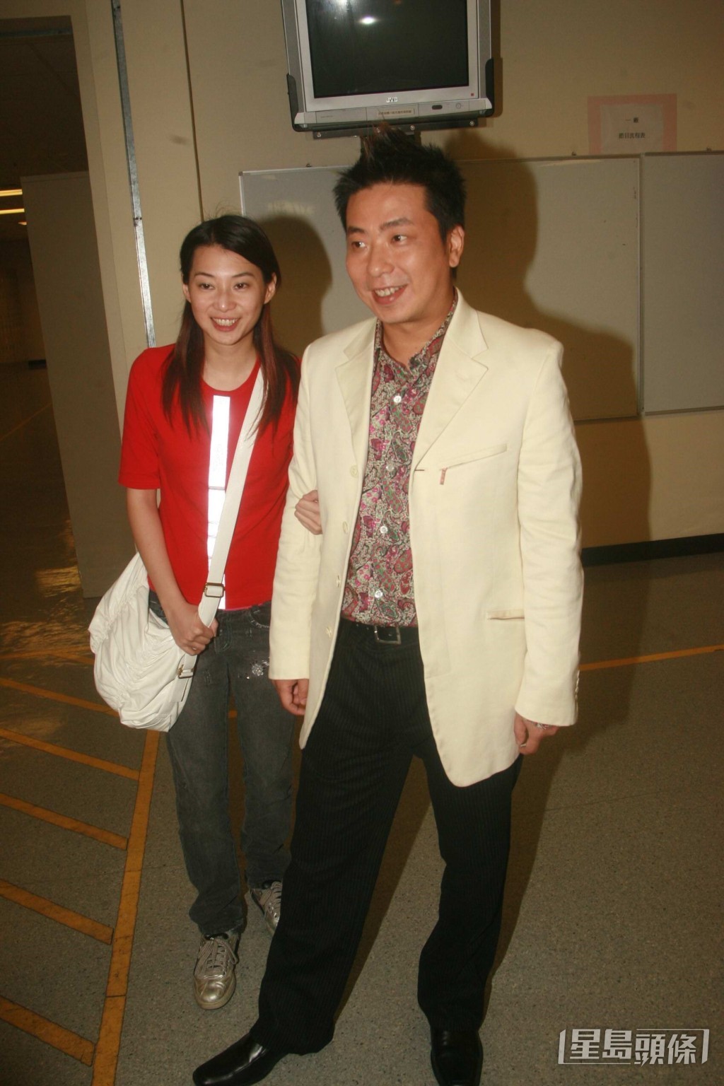1997年,林敏驄與比他年輕18歲的落選港姐陳伶俐展開忘年戀。