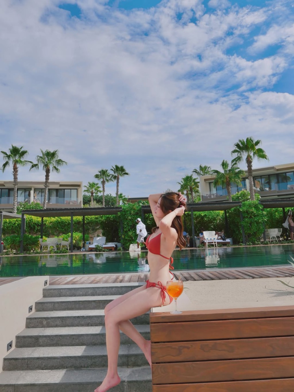 游嘉欣身材勻稱,擁有S形曲線。