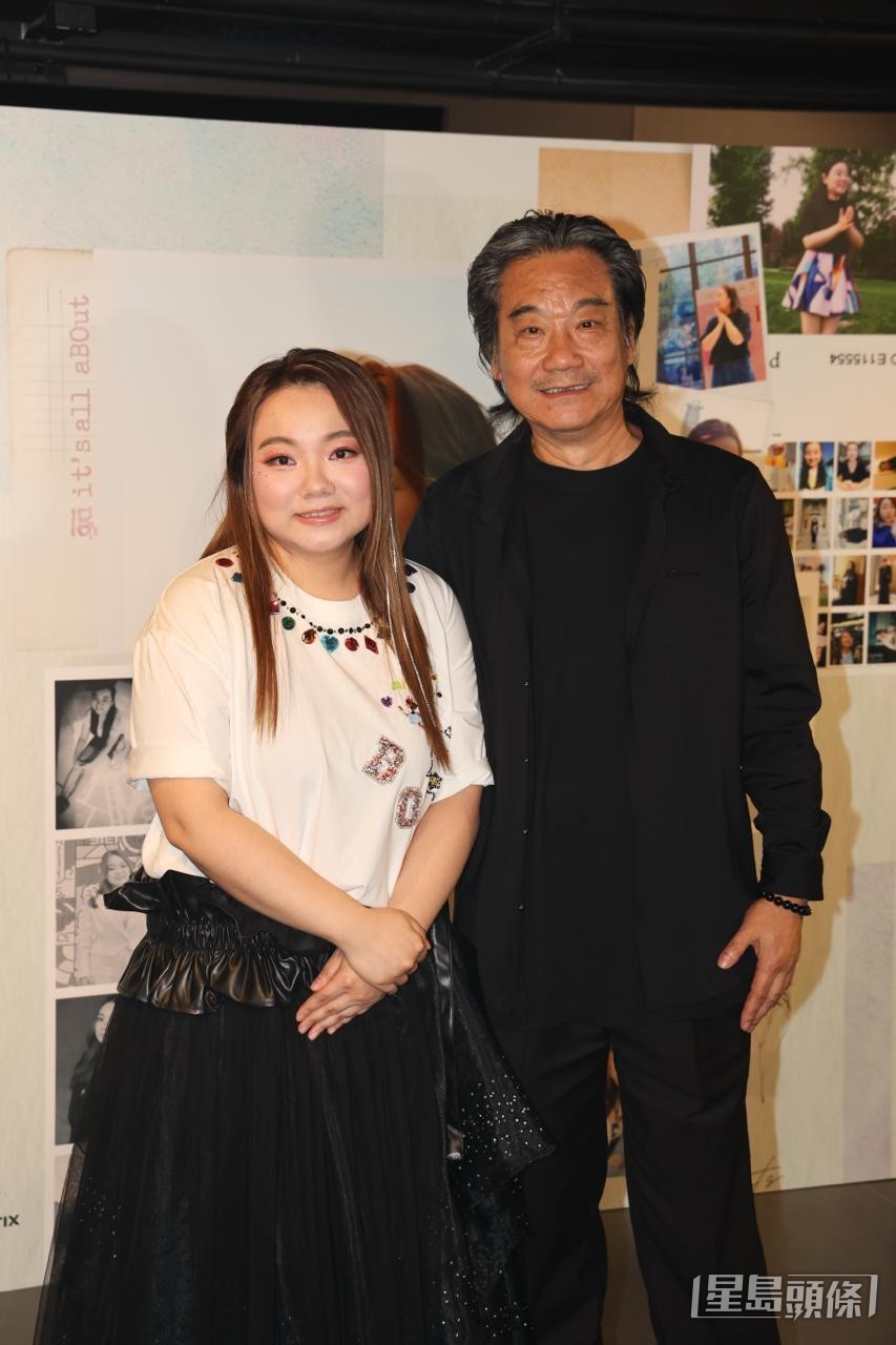 黃博爸爸在音樂會上力撐女兒。