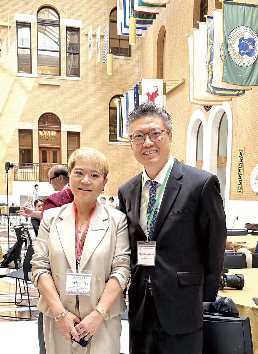 謝樂兒（左）在第十六屆亞美節新聞發布會現場留影。 李強攝