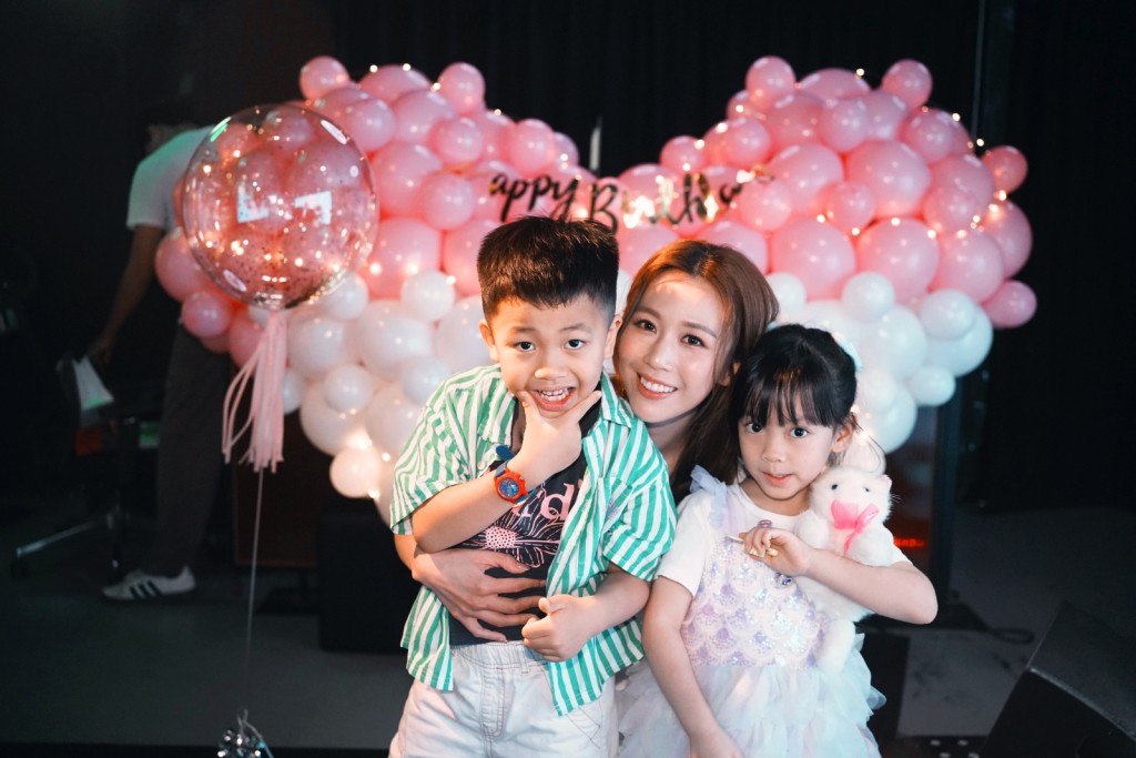 何沛珈的契仔、契女與家人到場支持,讓她倍感溫暖。