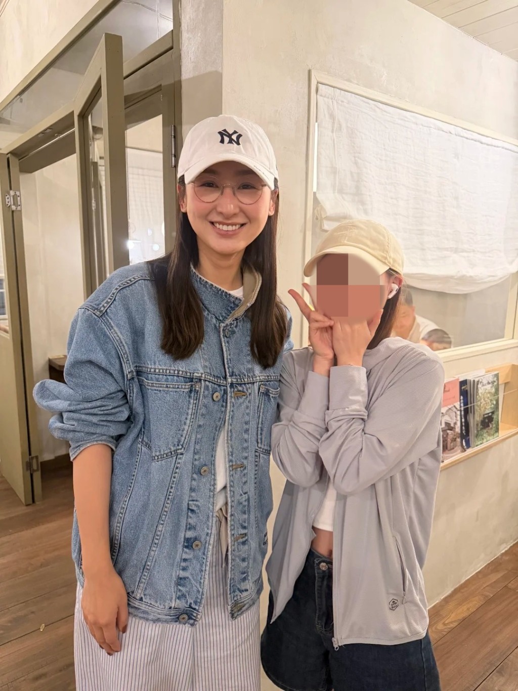 高海寧近日親切與粉絲合照,笑容親切毫無架子。