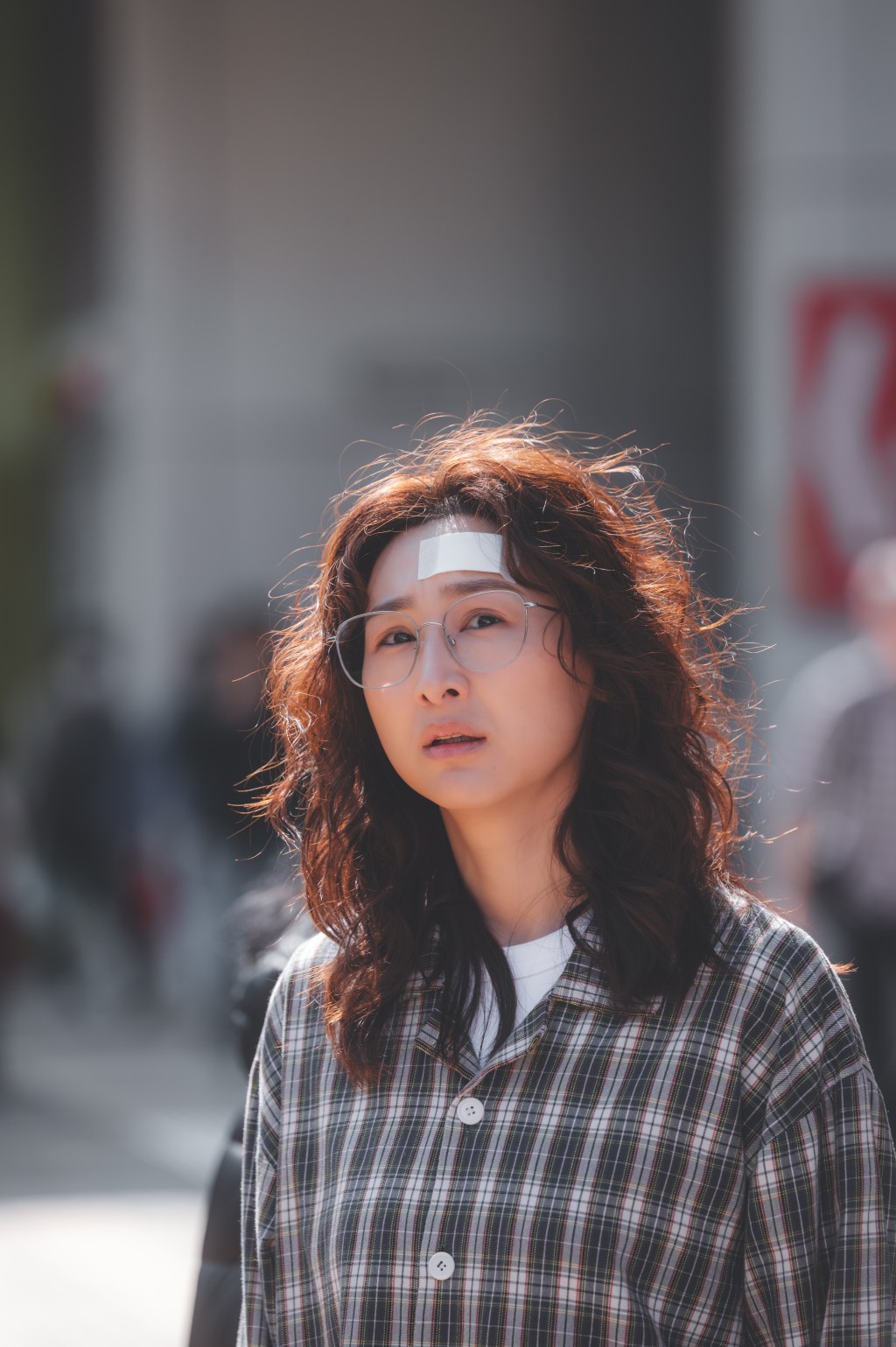 令姜幸如(高海寧飾)崩潰的是,二人正暗中謀劃奪取她的存款與保險金。