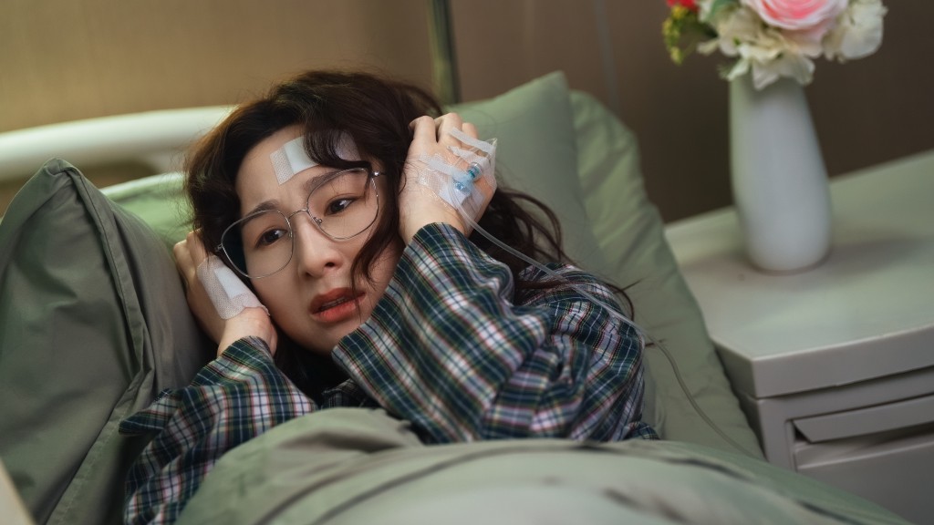 姜幸如(高海寧飾)在身心俱疲下遭遇車禍,含恨離世。