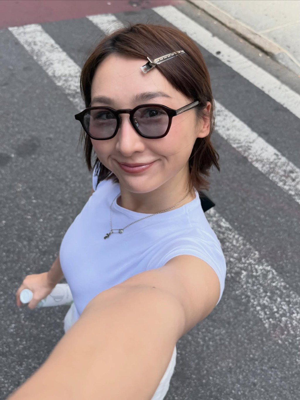高海寧打扮休閒。