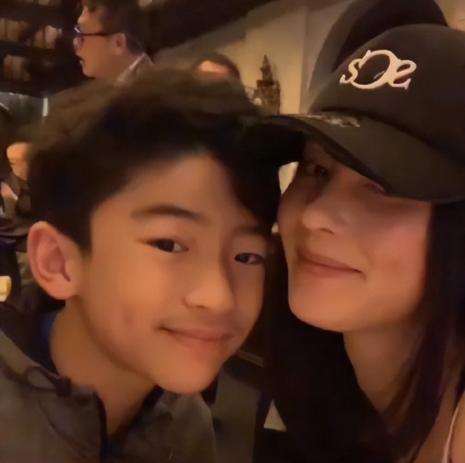 張柏芝大仔Lucas越大越英俊。