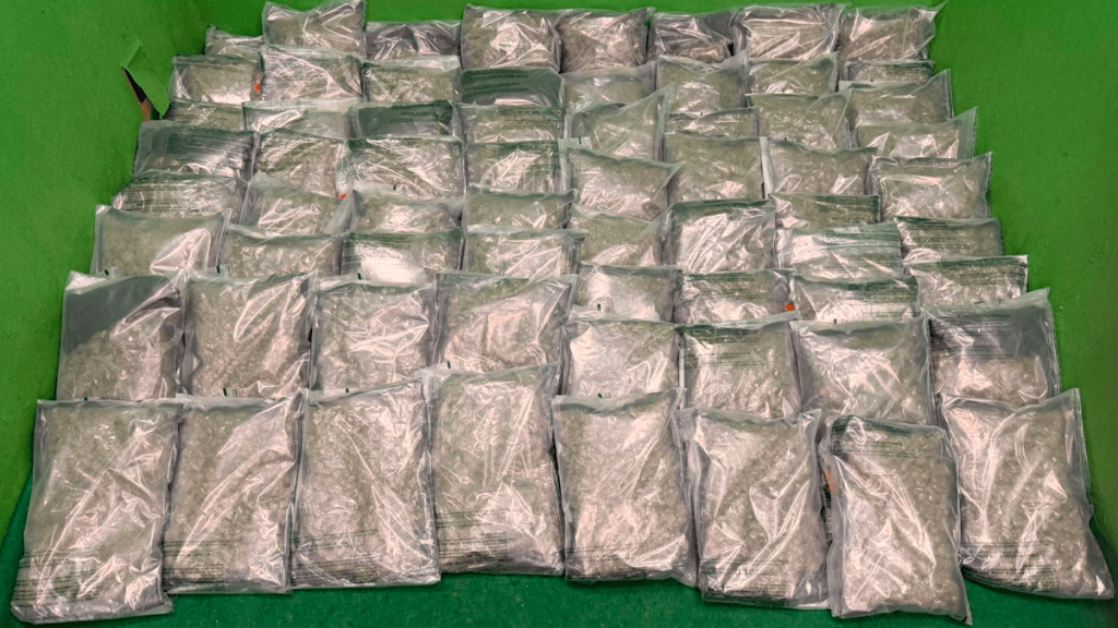 香港海關機場偵破行李藏毒案 檢680萬元大麻花拘捕一男