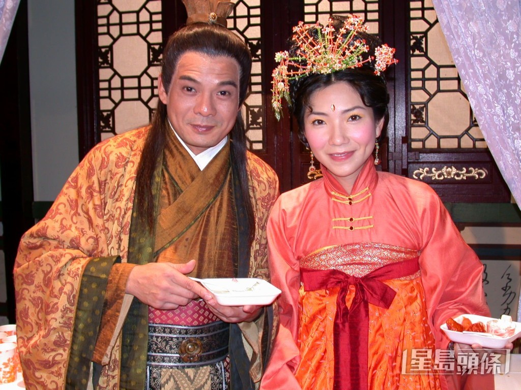 23年前與李國麟合作古裝處境劇《皆大歡喜》,飾演反派角色。