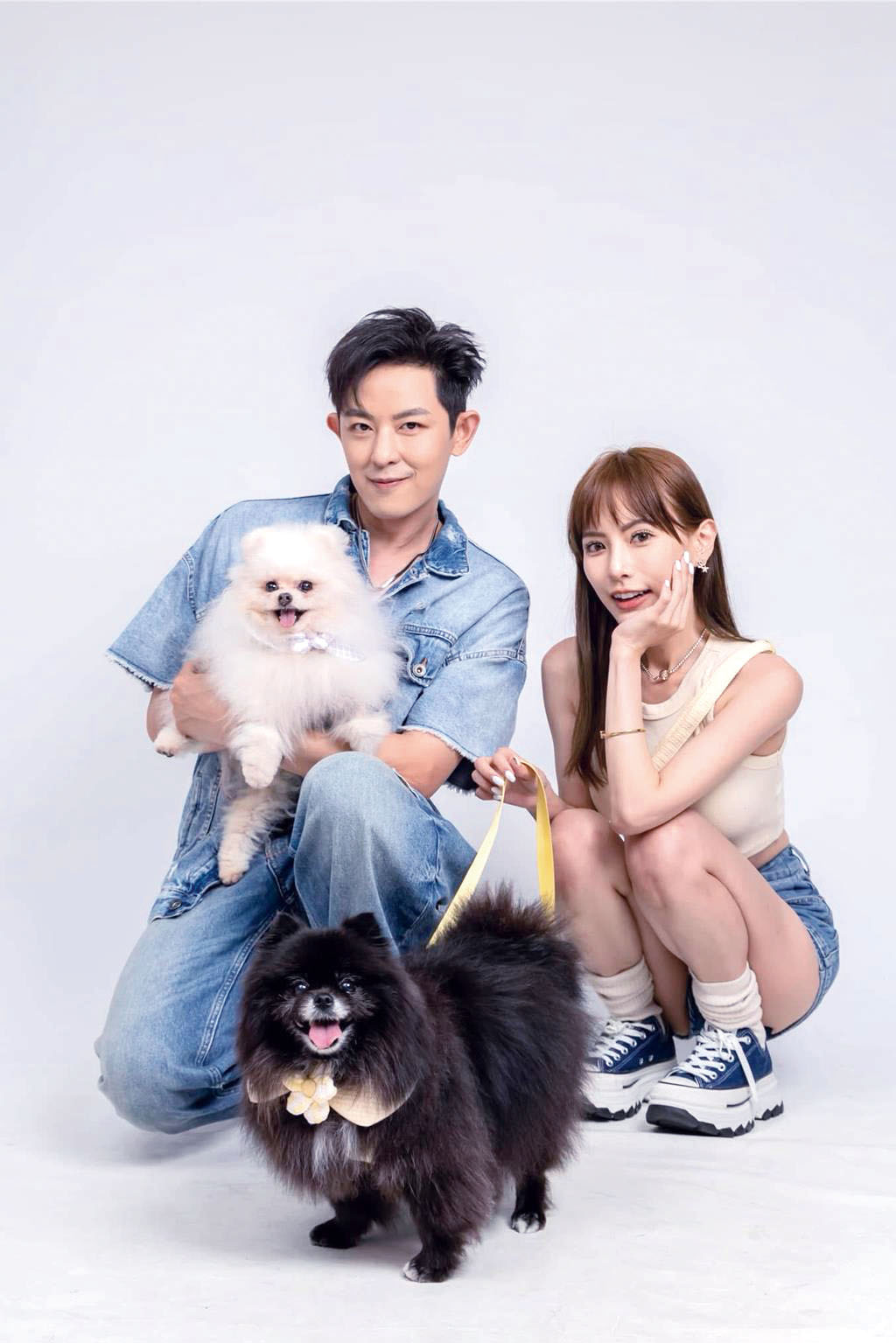 敖犬和老婆發發登記結婚後,養了兩隻愛犬。網上圖片