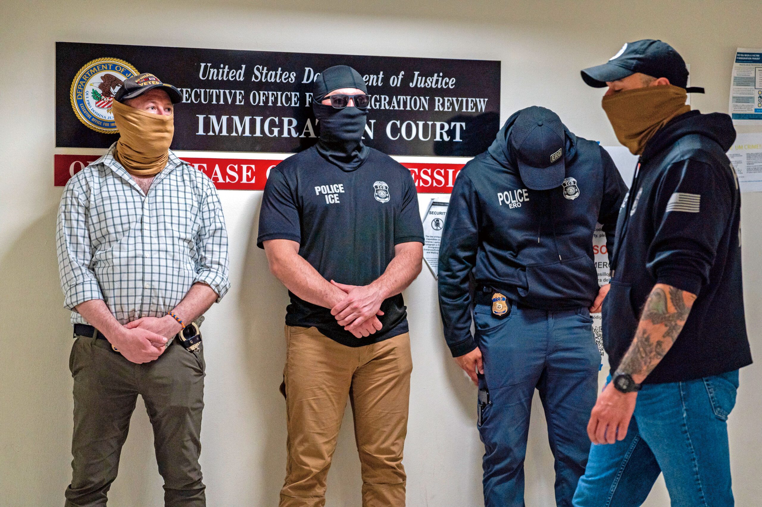 法官頒臨時禁制令,叫停紐約州禁止聯邦移民官蒙面。Madison Swart/紐約時報