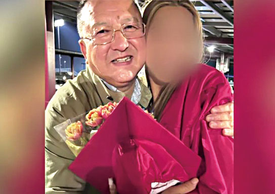 60歲受害者艾克貝爾為奇諾崗居民,已婚且育有三個女兒。艾克貝爾家族