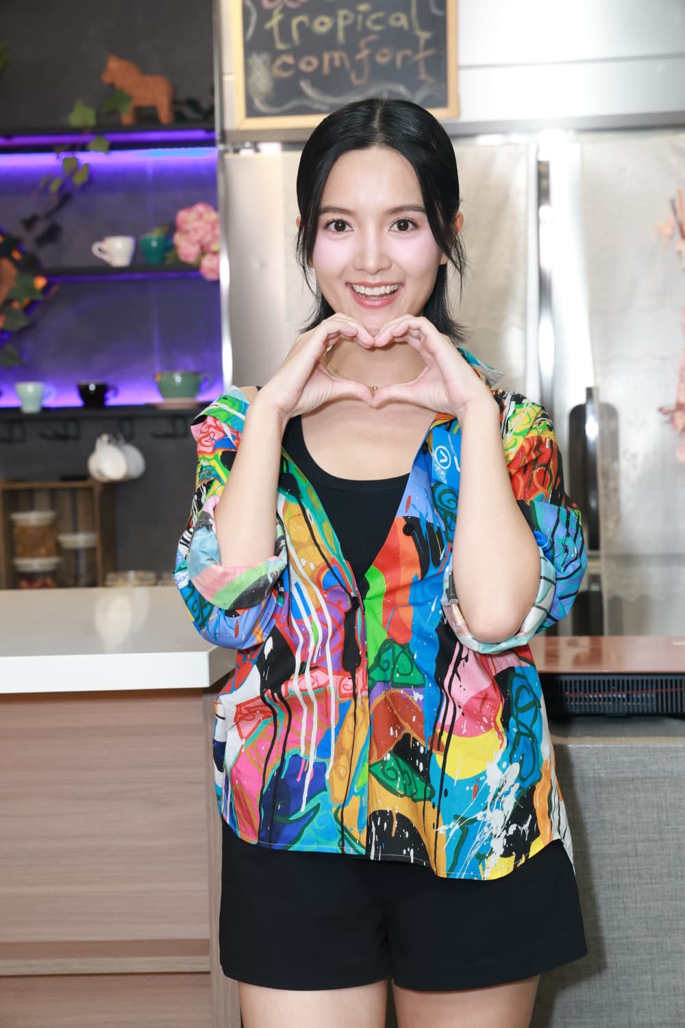 陳嘉寶形容三個女兒在家裡總是熱鬧非常。
