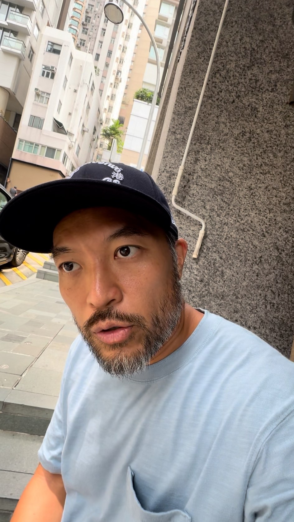 李凱賢出生於印尼,11歲時移居香港生活。