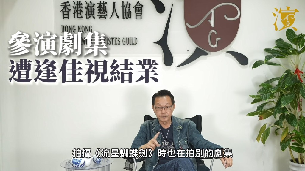李岡於1975年入讀佳藝電視藝員訓練班,卻遇到電視台結業。