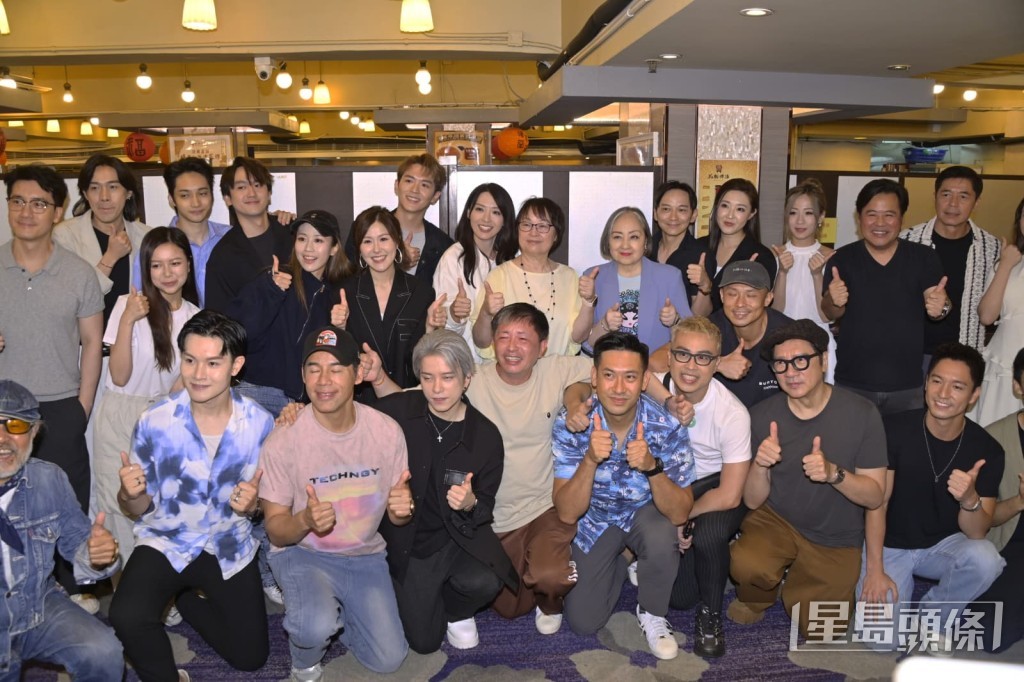 陳煒宴請《非份之罪》的一班演員吃飯。