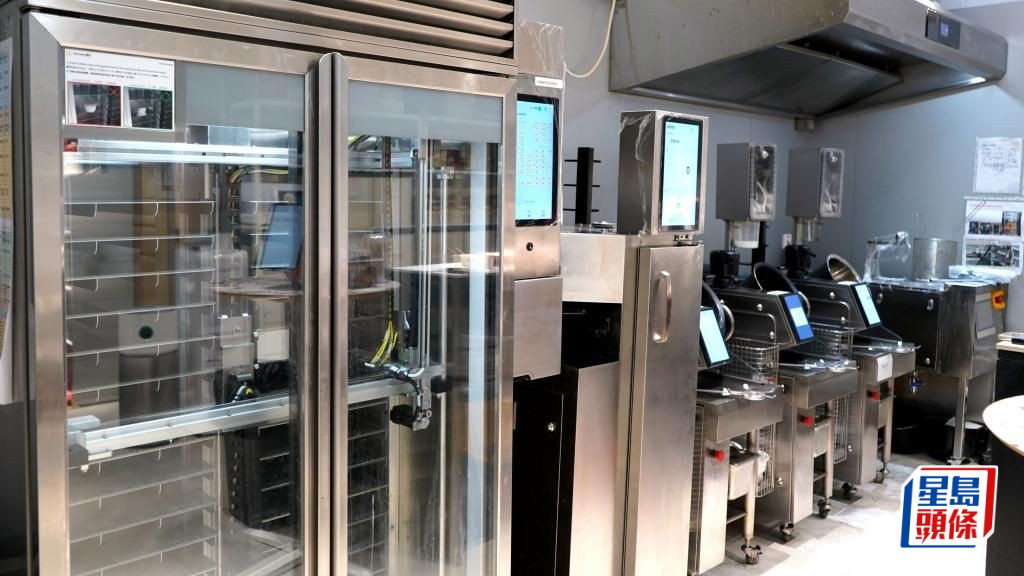 機械臂沖調咖啡 炒菜機自動翻炒 無人廚房技術進駐香港餐飲業