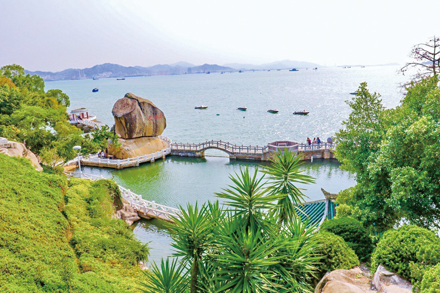 園在海上、海在園中的菽莊花園。