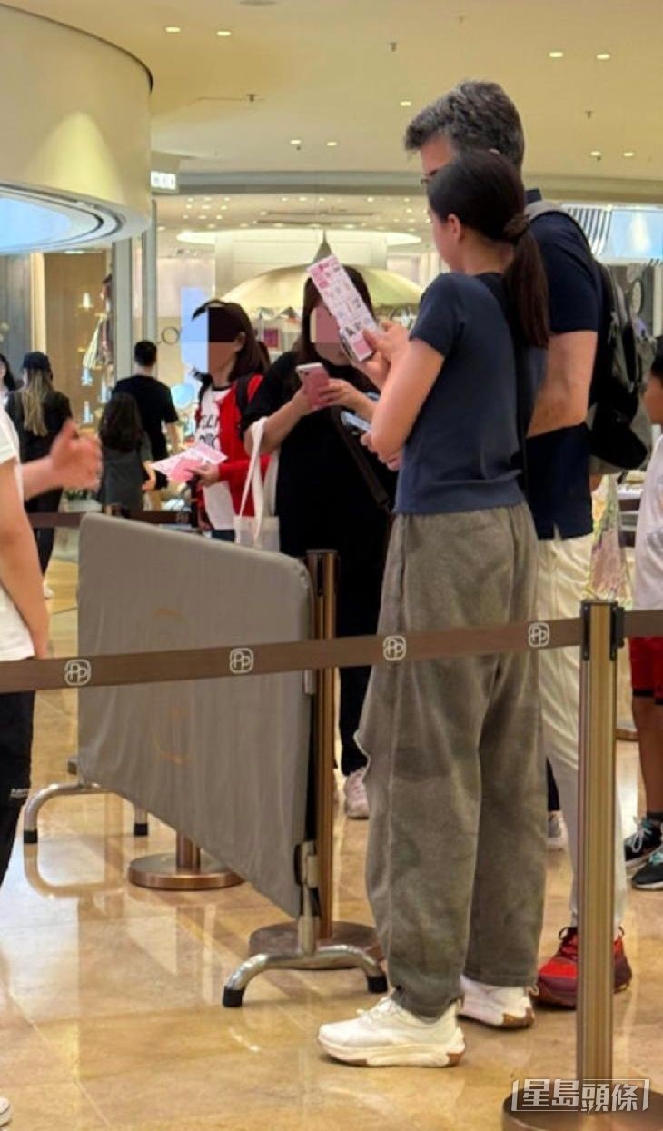 11歲的女兒Sofia身高發展迅速,已經可以穿媽媽的褲子了。